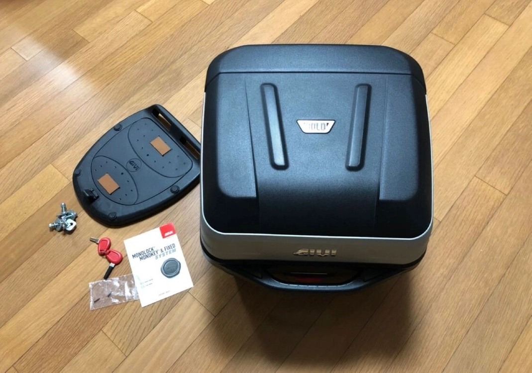 이태리 GiVi 리어 지비 기비 탑박스 풀구성 풀페이스 수납OK 이미지