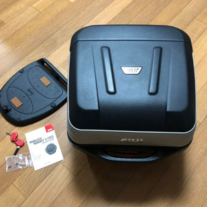 이태리 GiVi 리어 지비 기비 탑박스 풀구성 풀페이스 수납OK 이미지
