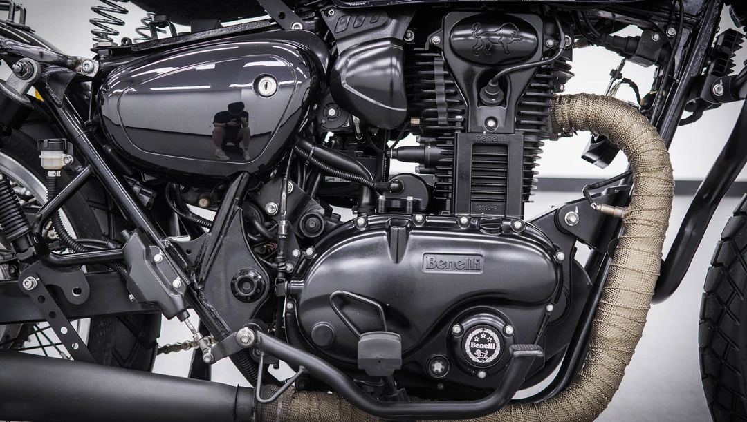 베넬리 임페리알레 400 ABS 20년식 17,000km 판매합니다. 이미지