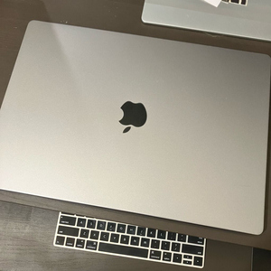 애플 맥북프로 m1pro 16인치 16기가 1테라 이미지