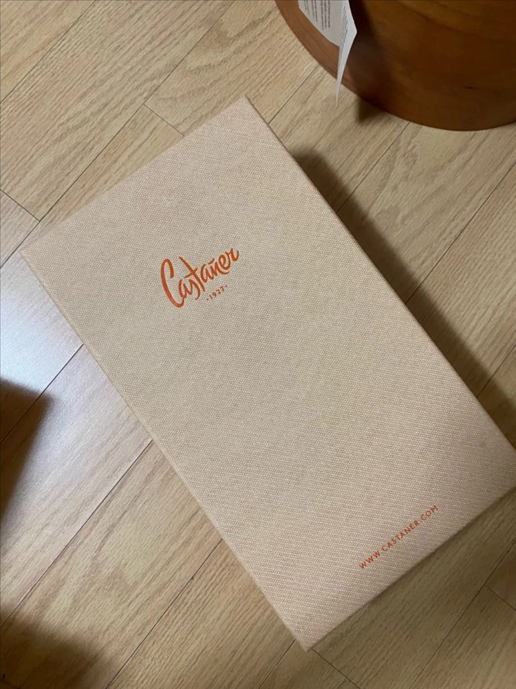 까스따네르 공홈 한정판 36사이즈 새상품 이미지
