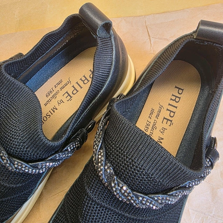 미소페 브랜드 슬립온 240mm 여성 운동화입니다. 이미지