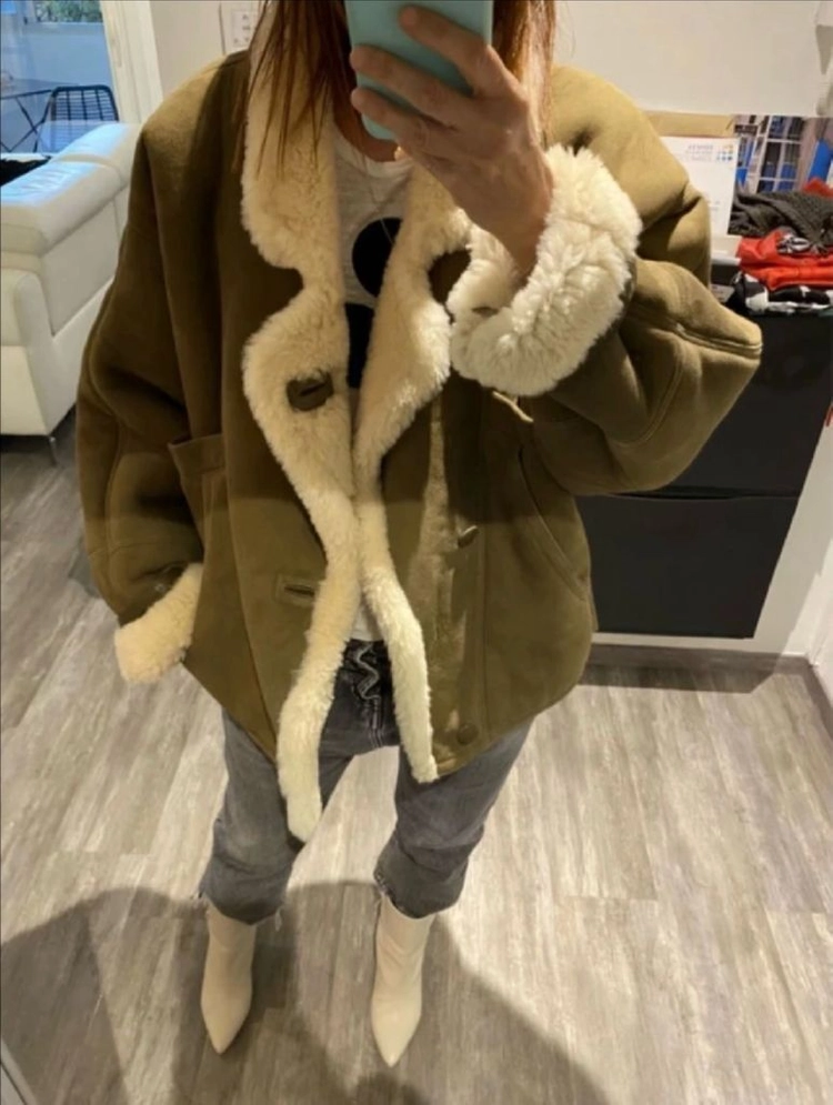 헤일리비버 산드로 무스탕 이미지