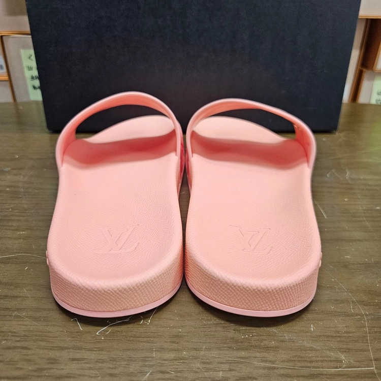 6(250) 루이비통 LV 모노그램 워터프론트 뮬 슬리퍼 이미지