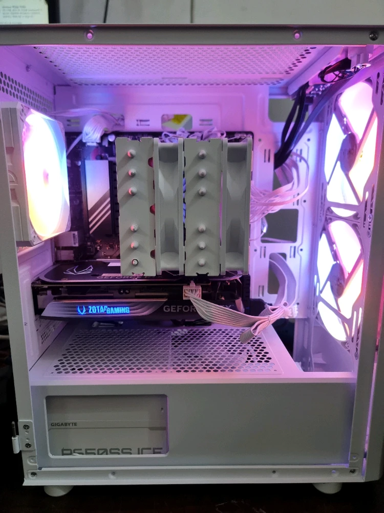 게이밍 PC Ryzen7 7800X3D/16G/512G/RTX4060Ti 본체 이미지