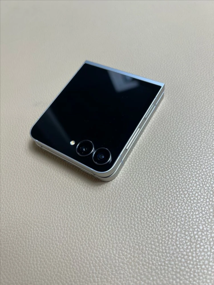[급처] 삼성 갤럭시 Z플립7FE 5G 256GB 모델 이미지