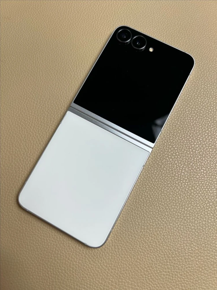 [급처] 삼성 갤럭시 Z플립7FE 5G 256GB 모델 이미지