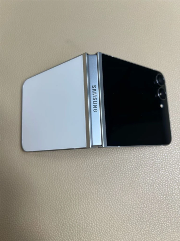 [급처] 삼성 갤럭시 Z플립7FE 5G 256GB 모델 이미지