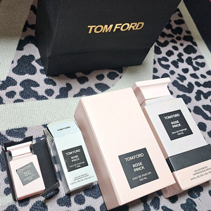 톰포드 로즈프릭 오드퍼퓸 100ml+휴대용7.5ml드려요 쇼핑백 미개봉 새상품 이미지