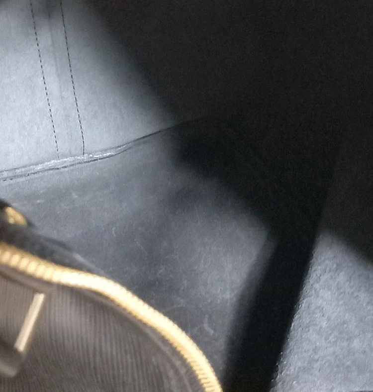 루이비통 에피 키폴 55블랙 여행가방 이미지