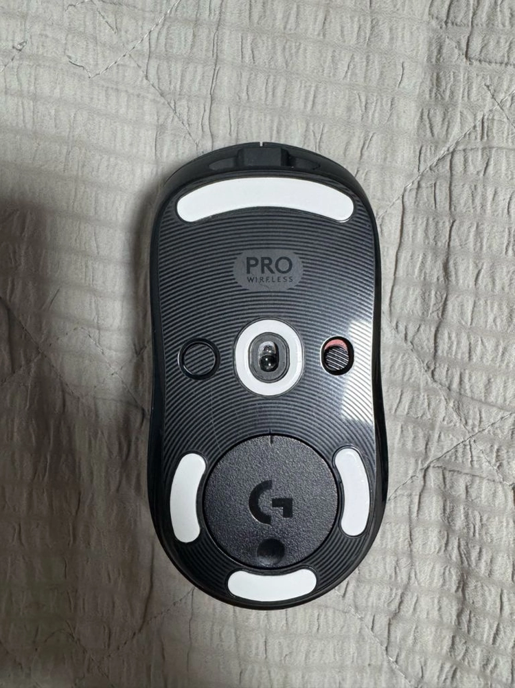 로지텍 G PRO 무선 게이밍 마우스 이미지