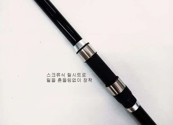 카본원투낚시대450 2대, 6000번릴2대, 릴줄, 삼각받침대, 낚시가방 이미지