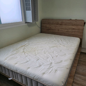 일룸 헤이즐 퀸 침대 프레임 + 셀렉트폼 퀸 매트리스 세트 이미지