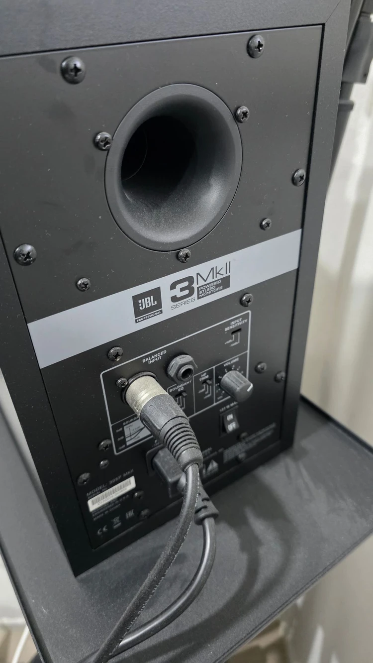 모니터 스피커 2통 (JBL 305P MKII) 이미지
