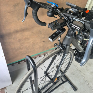 메리다 스컬트라100 로드 자전거 전동화 개조 된 자전거 이미지