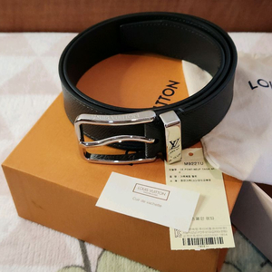 루이비통퐁 뇌프 타이가 35MM 90cm남성 벨트 판매합니다. 이미지