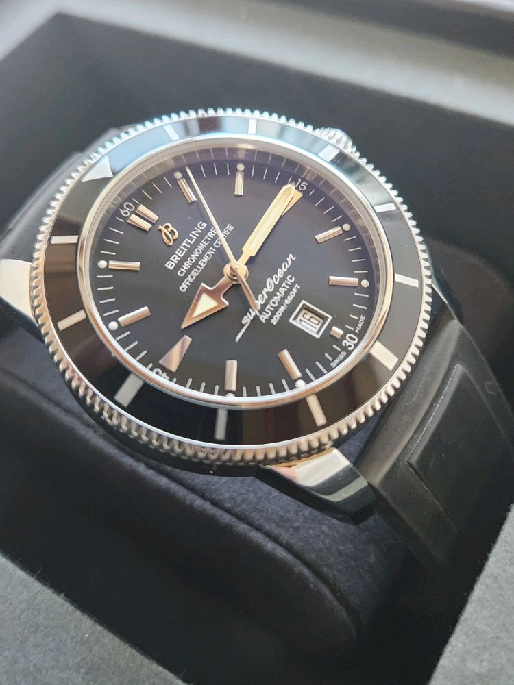 브라이틀링 슈퍼오션 헤리티지 블랙 46mm 오토매틱 이미지