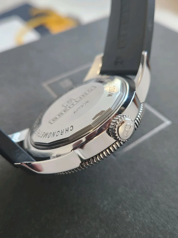 브라이틀링 슈퍼오션 헤리티지 블랙 46mm 오토매틱 이미지