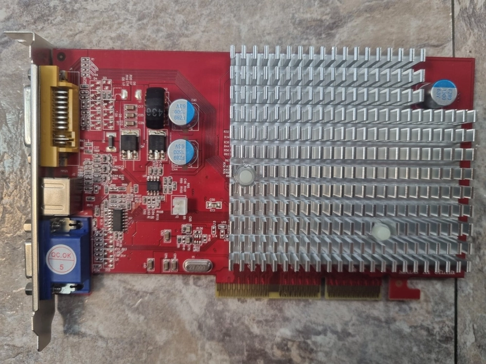 ATi 9550 AGP 256MB 128BIT DDR2 DVI 미사용품 이미지