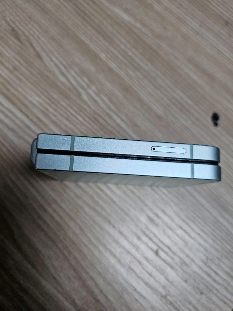 삼성 갤럭시 Z 플립 6 민트색 이미지