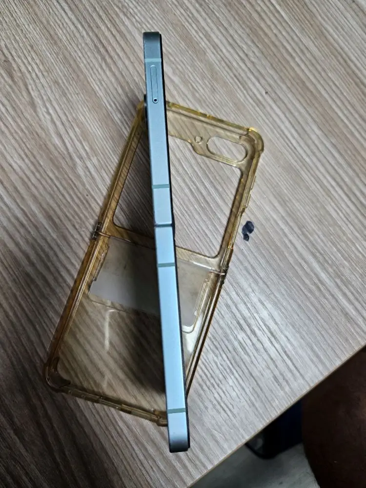 삼성 갤럭시 Z 플립 6 민트색 이미지