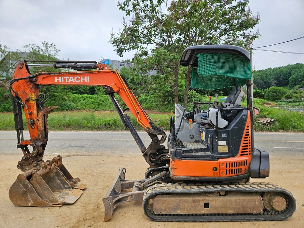 중고미니굴삭기 히타치35 18년식 코끼리집게 포크레인 이미지