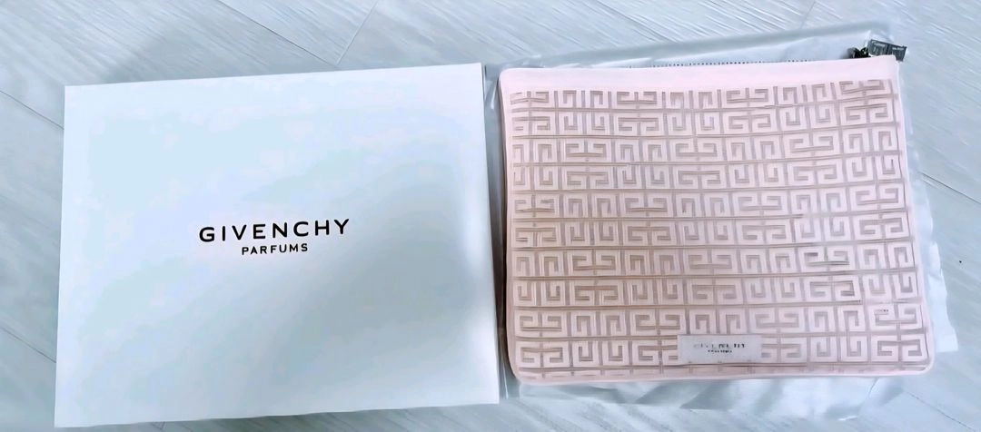 지방시 핑크 파우치(새상품) 이미지