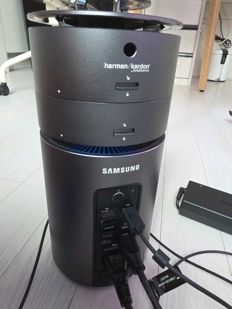 삼성 아트PC 펄스 본체 와 삼성 오디세이 G7 32인치 모니터입니다 이미지