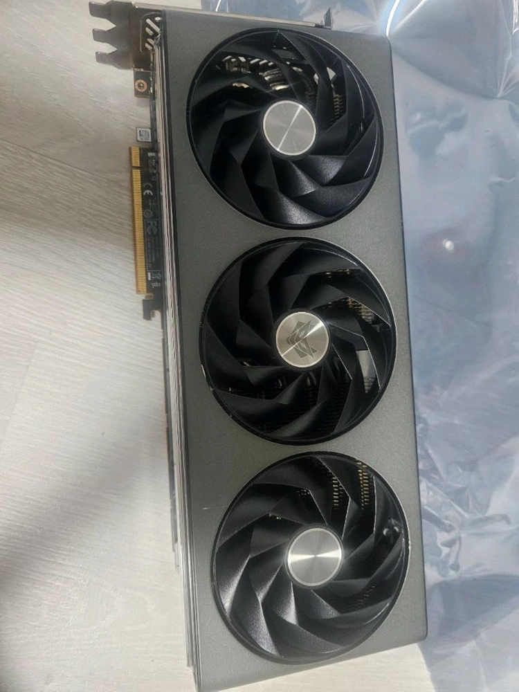 SAPPHIRE 라데온 RX 7900 XTX nitro 이미지