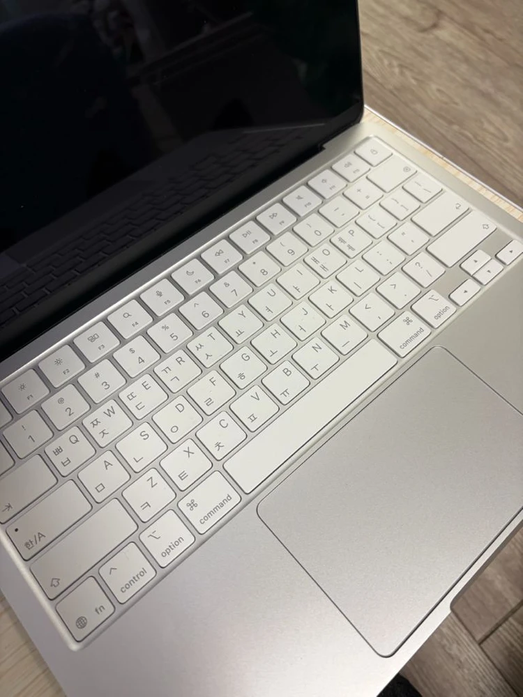 맥북 네오 13인치 실버 256GB 판매합니다 이미지