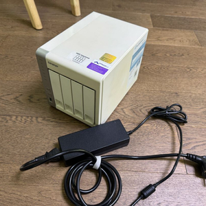 4베이 QNAP NAS 서버 4TB HDD 4개 장착 이미지