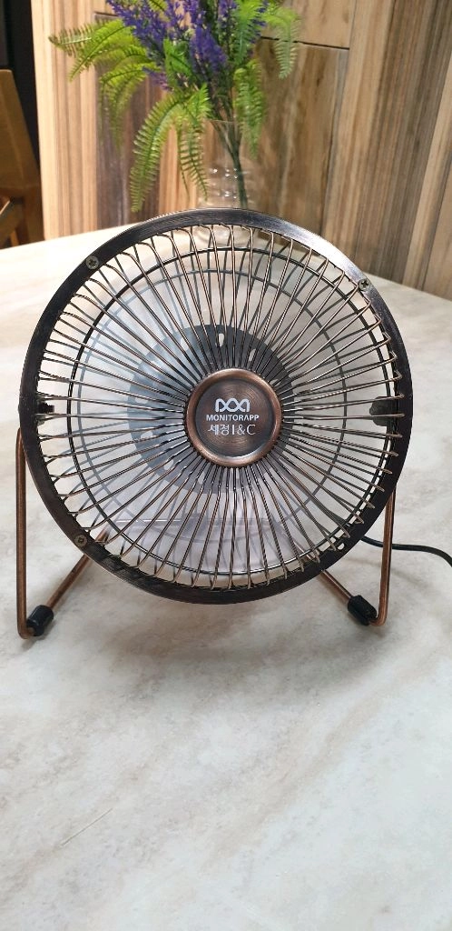 빈티지 메탈 탁상용 선풍기 이미지
