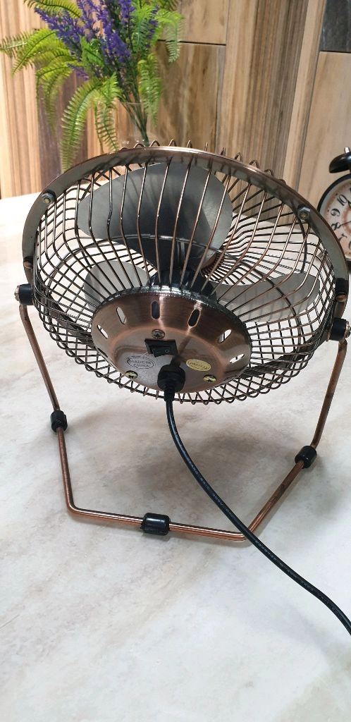 빈티지 메탈 탁상용 선풍기 이미지