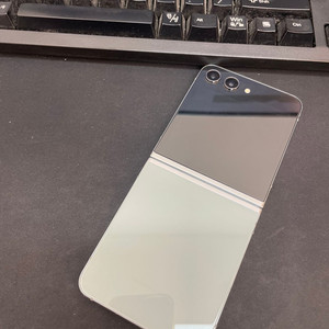 갤럭시Z플립5 민트 256GB 무잔상 상태좋은 중고39만5천팝니다 이미지