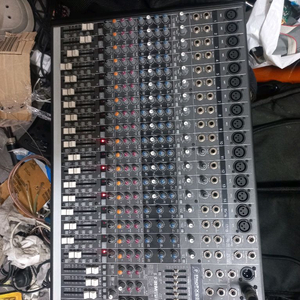 맥키 PRO FX22 음향믹서기 이미지