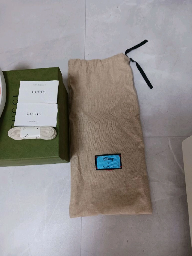 구찌x디즈니 콜라보도널드덕 에이스 스니커즈 이미지