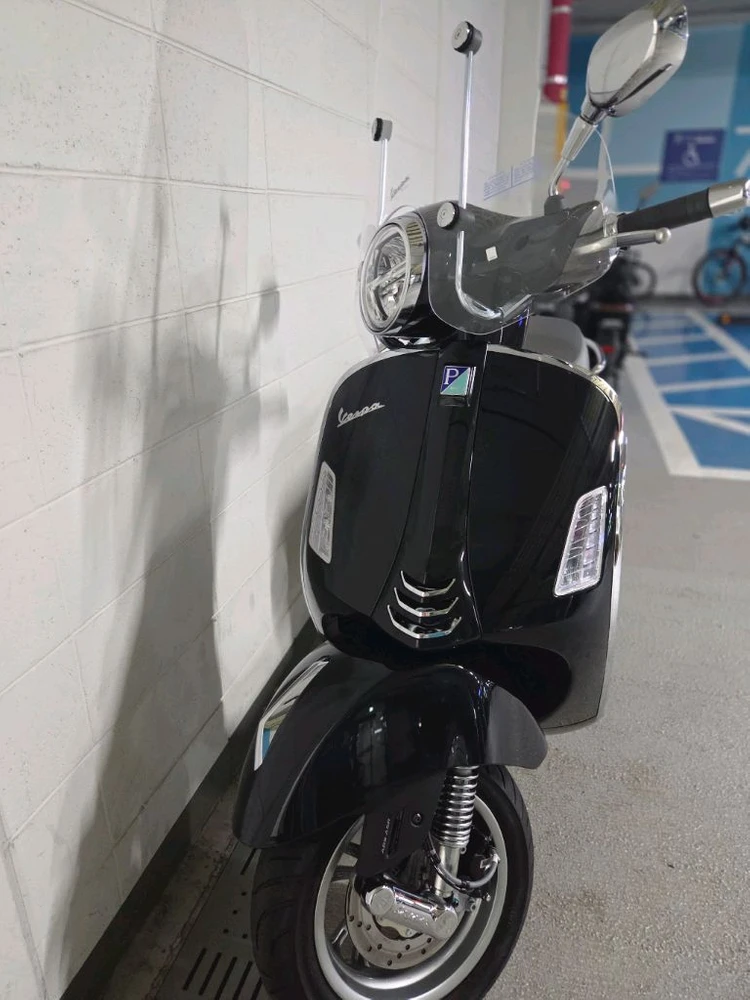 베스파 GTS300 클래식 이미지
