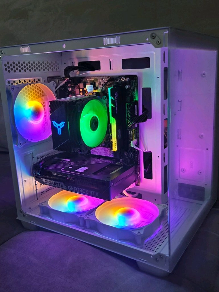 AMD RYZEN 7 5700X, RTX5060 이미지