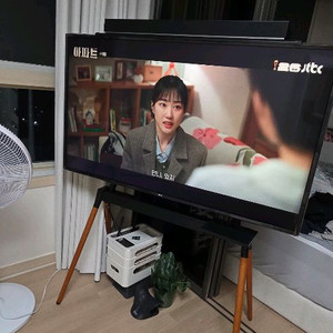 LG 스마트TV+오가닉 거치대 이미지