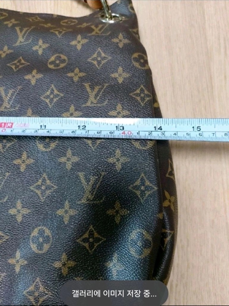 **** 클래식 모노그램 패턴 스타일 가방 이미지