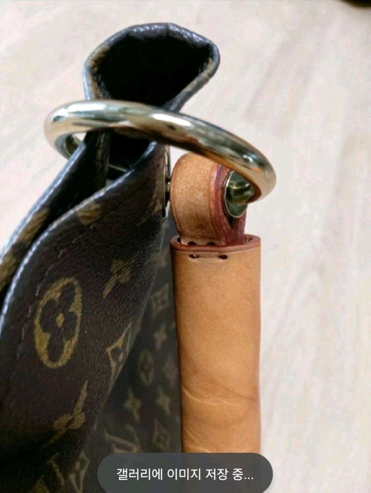 **** 클래식 모노그램 패턴 스타일 가방 이미지