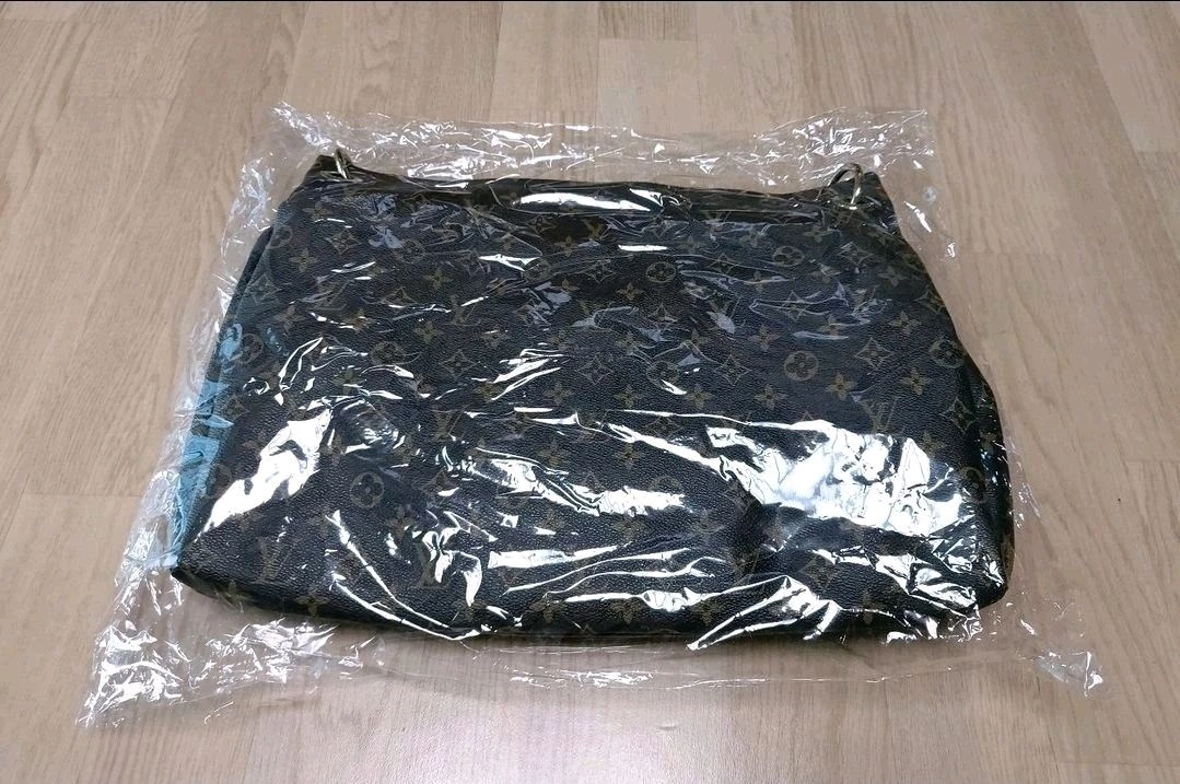 **** 클래식 모노그램 패턴 스타일 가방 이미지