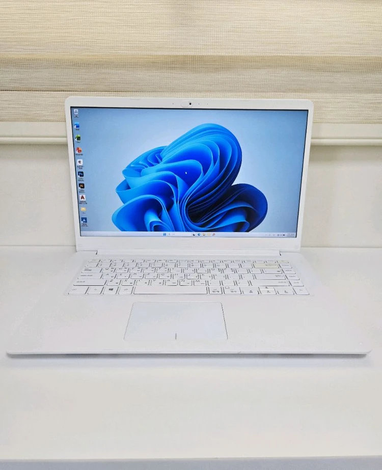 15인치 고성능 사무용 노트북(8GB,756GB,외관A급) 이미지