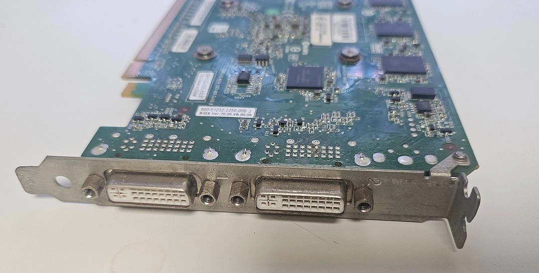 NVIDIA 쿼드로 2000D 그래픽카드 이미지