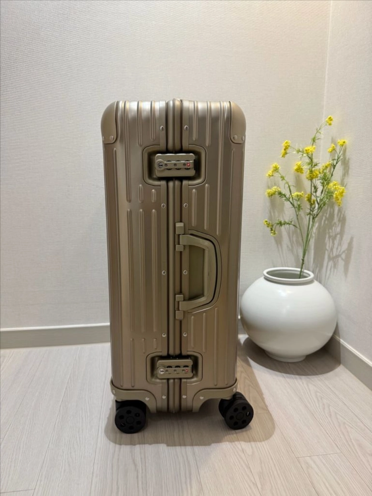 리모와 오리지널 체크인M 티타늄골드 색상 이미지