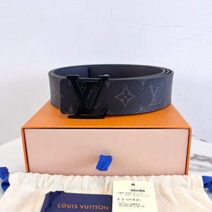 [새상품] 루이비통 벨트 LV 이니셜 40mm 매트 블랙 M0449 이미지