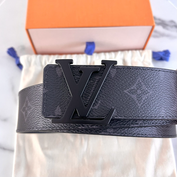 [새상품] 루이비통 벨트 LV 이니셜 40mm 매트 블랙 M0449 이미지
