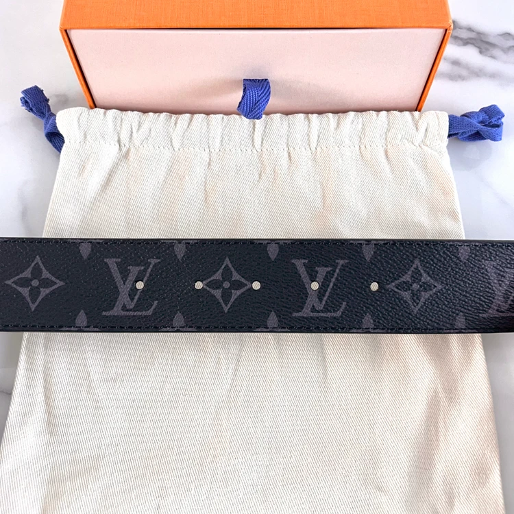 [새상품] 루이비통 벨트 LV 이니셜 40mm 매트 블랙 M0449 이미지