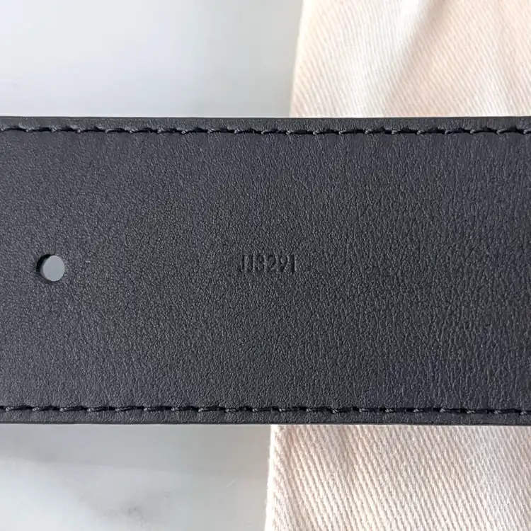 [새상품] 루이비통 벨트 LV 이니셜 40mm 매트 블랙 M0449 이미지