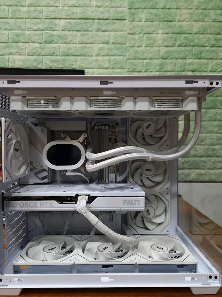 미사용 ) 9800X3D & RTX5070 컴퓨터 PC 이미지